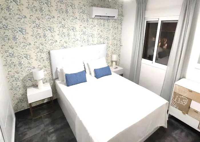 Apartment Benalbeach Lux, Jacuzzi, Beachfront - 432 *